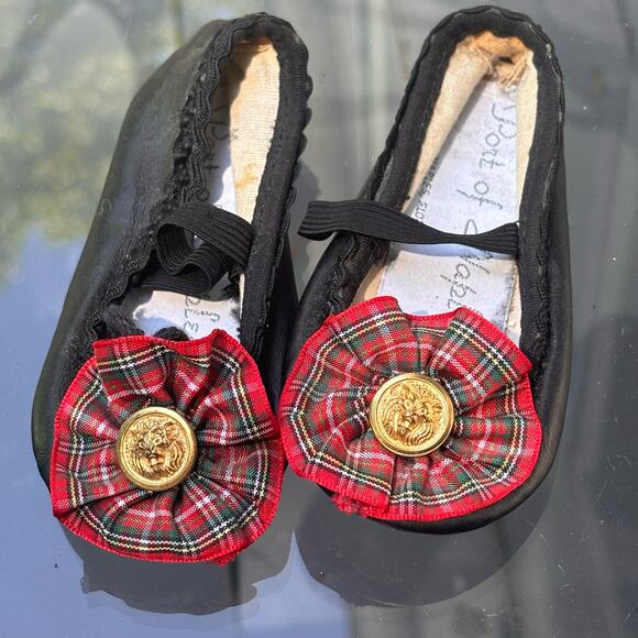 Vintage Girls Leather Ballet Style Shoe Tartan Plaid Bow Gold Tone Lion Button - Picture 1 of 7